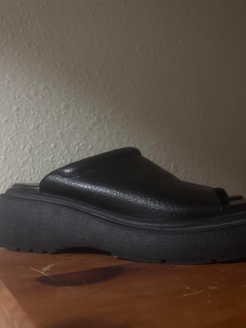 LA Gear Women's Black Sandals